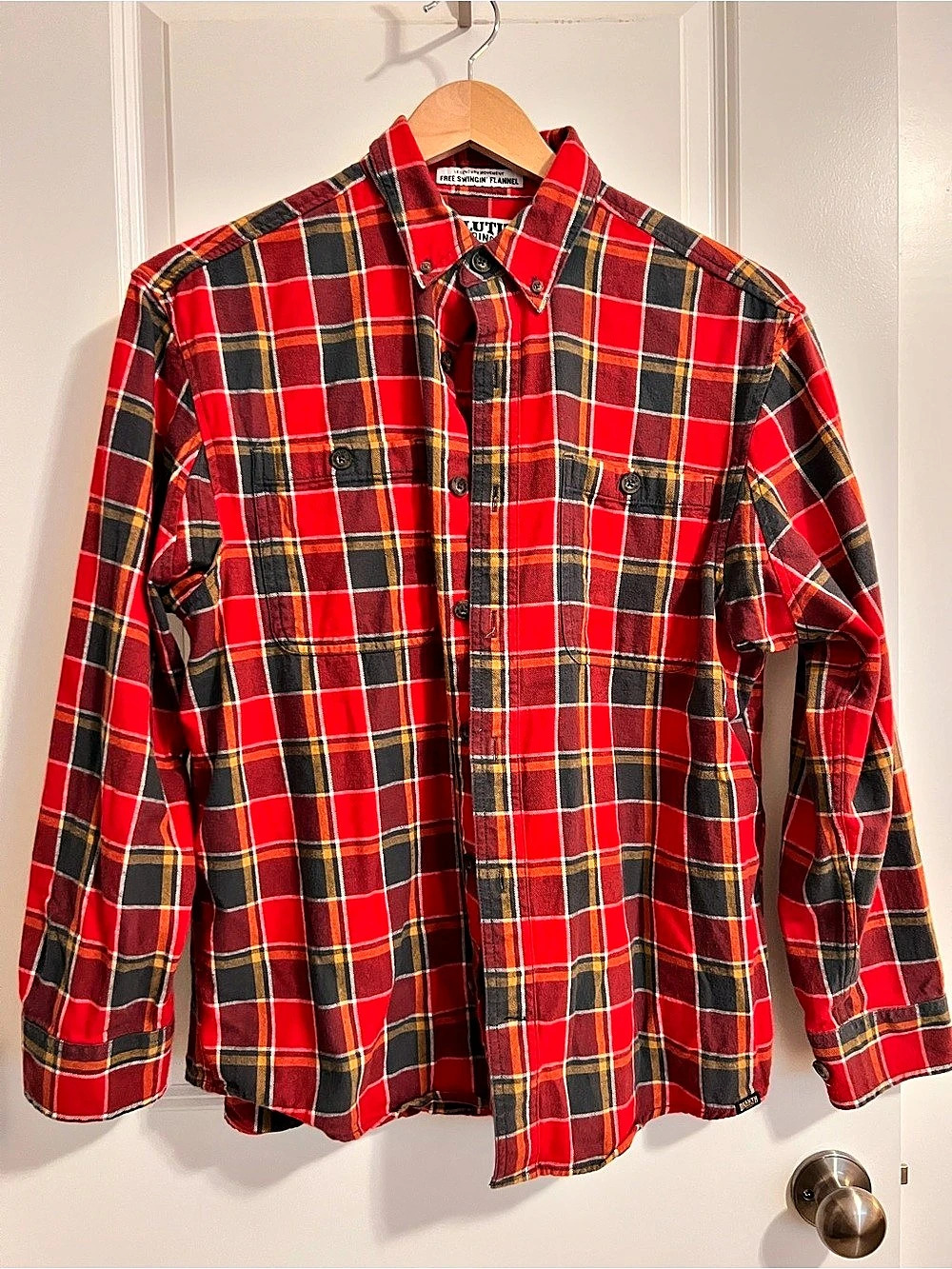 Duluth Trading Co. Free Swingin' Flannel Shirt. Red & Black Medium